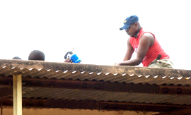 Roof worker in Dogo